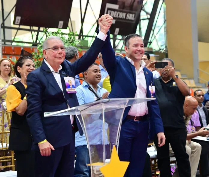 Johnny-Pujols-nuevo-secretario-general-del-PLD-junto-a-Danilo-Medina-reelecto-presidente-del-partido.jpeg