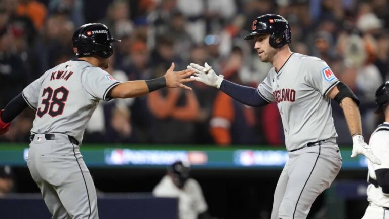 Jonrón de 2 carreras de Fry, es clave para victoria de los Guardianes que forzan quinto partido