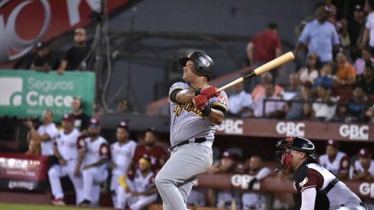 Las Águilas se imponen a los Gigantes del Cibao a base de jonrones