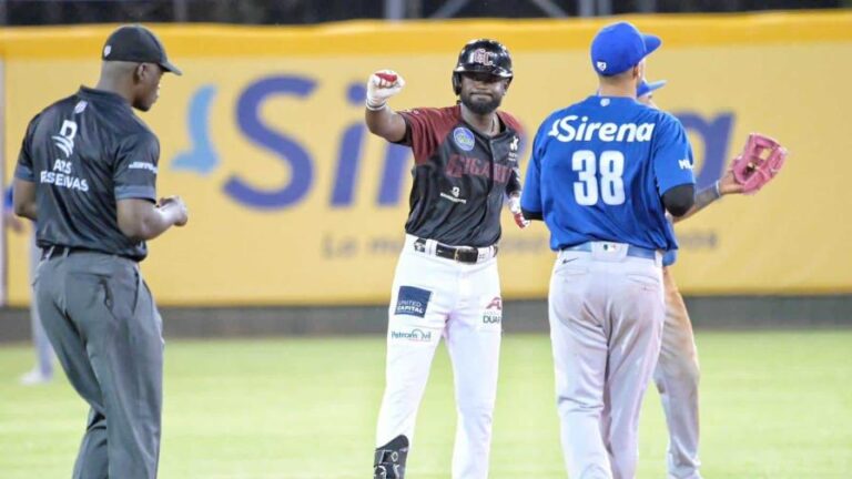 Tigres del Licey logran su primera victoria al vencer a Gigantes