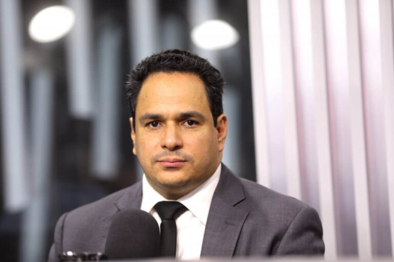 Manuel Conde, del PRM: “La Reforma Fiscal erosiona la popularidad de Abinader, por eso pido cancele a los ineptos”