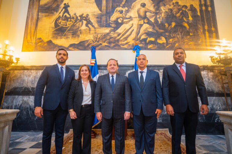 Ministro Paliza juramenta nuevos viceministros en el MINPRE