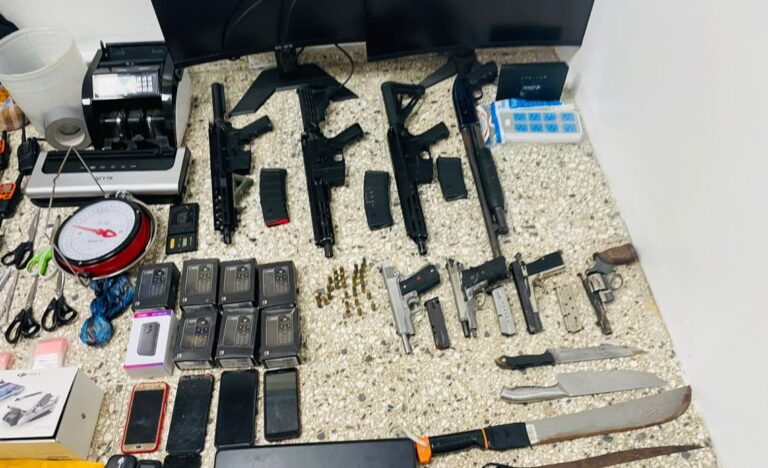 Desarticulan banda que vendía fusiles y otras armas poderosas en San Cristóbal