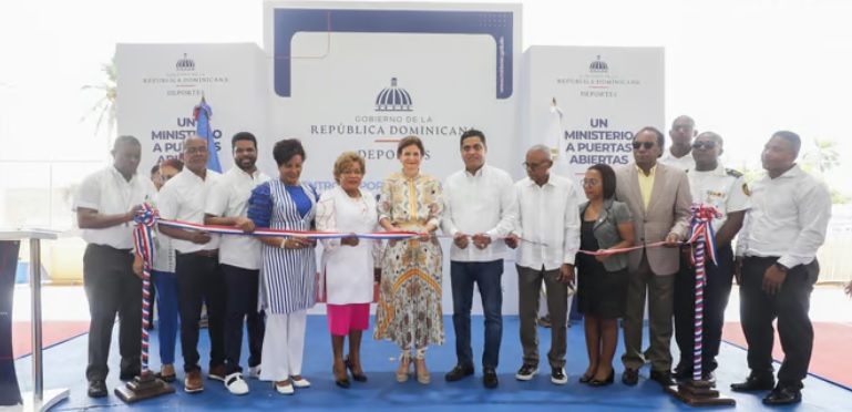 Vicepresidenta Raquel Peña entrega 403 viviendas en SDE