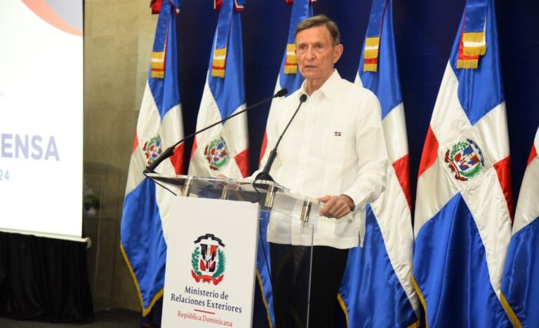 Canciller Álvarez reprocha Leonel difunda datos falsos sobre visas a haitianos