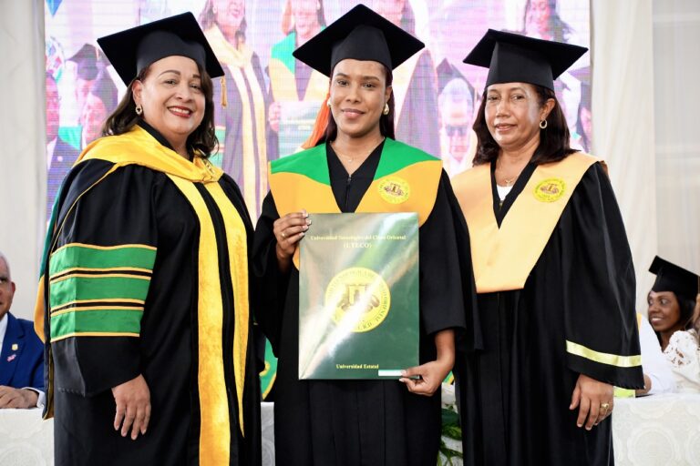 Uteco gradúa 584 profesionales en XLIII Graduación Ordinaria