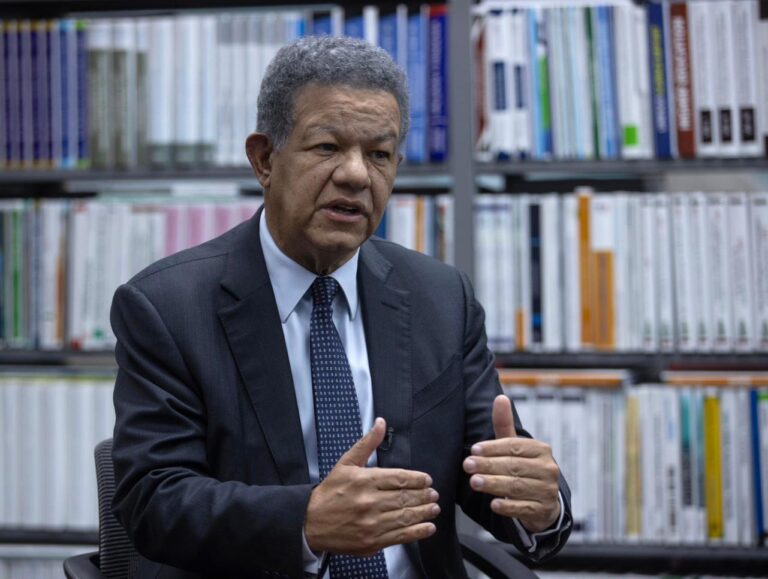 Leonel cuestiona inconsistencias en políticas migratorias y emisión de visas dominicanas en Haití