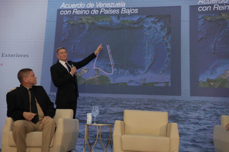 Canciller Roberto Álvarez: No saben lo que están hablando los que critican acuerdo marítimo con Países Bajos