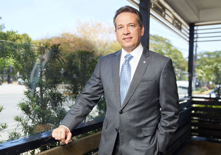 Video- El ministro de Industria y Comercio rechaza gobierno no socializara con sectores reforma retirada por Abinader