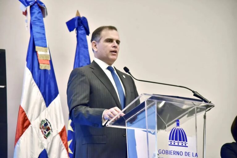 Eliminación del anticipo y aumento salarial, entre las principales medidas en favor de la población