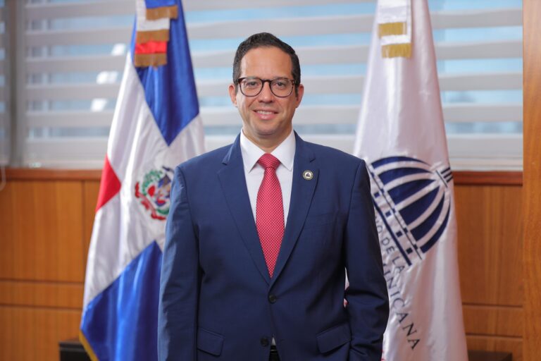 MAP instruye empleados públicos presentar el pago de electricidad y agua a la institución en la que laboran