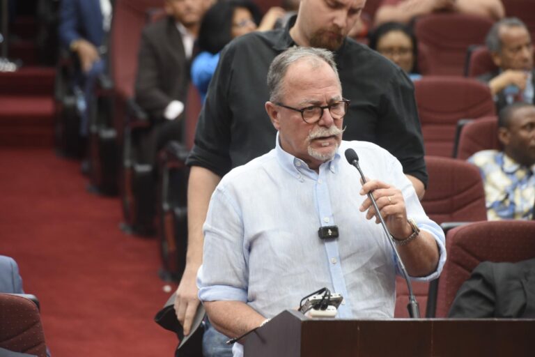 Rechazo plebiscitario a reforma fiscal por parte representantes de sectores que fueron a vistas públicas