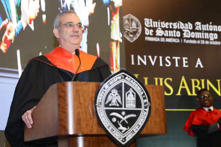 Presidente Abinader recibe Doctorado Honoris Causa de la UASD
