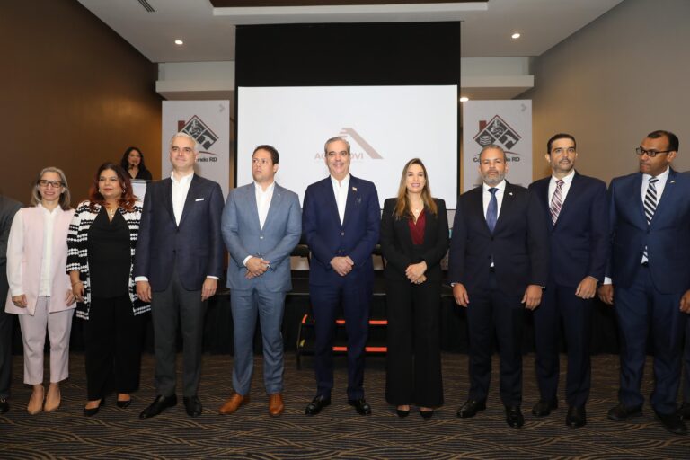 Presidente Abinader dice se dan paso para dominicanizar mano de obra en construcción y agro