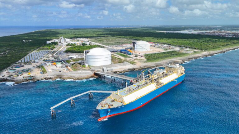 Avería en terminal de gas de AES Andrés provoca un déficit del servicio eléctrico