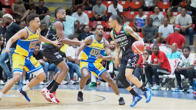 Víctor Liz pone a Bameso al frente 2-1 en la serie final del TBS Distrito 2024