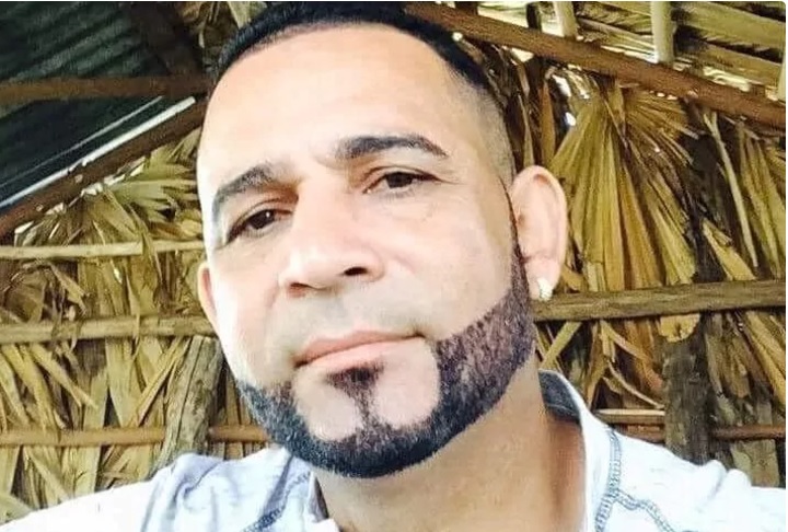 Atracadores amordazan tamborero de Anthony Santos y su familia