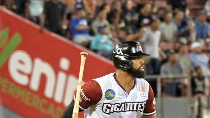 Carlos Peguero deja en el terreno a los Tigres del Licey
