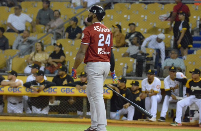 Con dos cuadrangulares de Carlos Peguero Gigantes derrotan a las Águilas