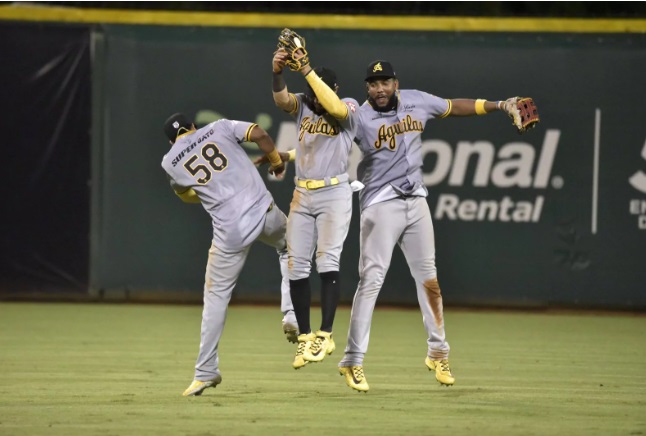 Con jonrones de Encarnación y Aderlin, Águilas vienen de atrás y derrotan a Toros