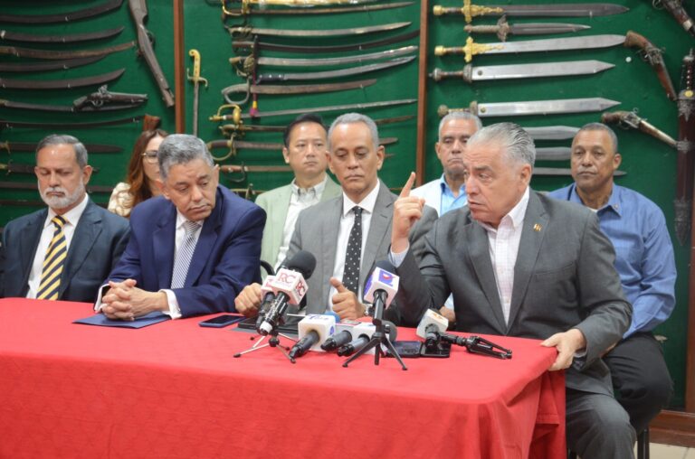 Dirigentes políticos y sociedad civil insisten canciller violó Constitución en acuerdo marítimo con Paóses Bajos