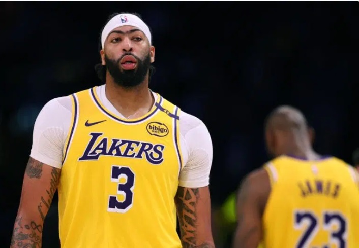 El ojo de Anthony Davis preocupa en los Lakers