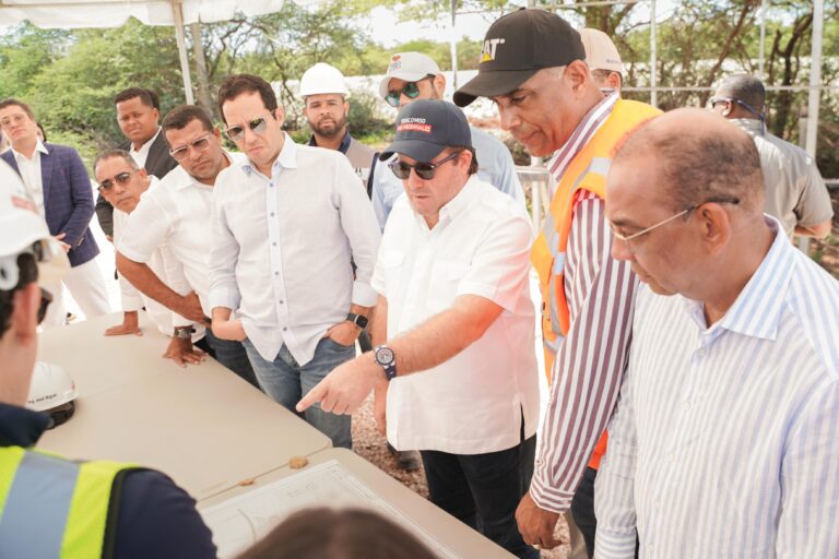 Ministro de la Presidencia supervisa avances del proyecto Cabo Rojo y participa en conversatorio con sectores productivos de Pedernales