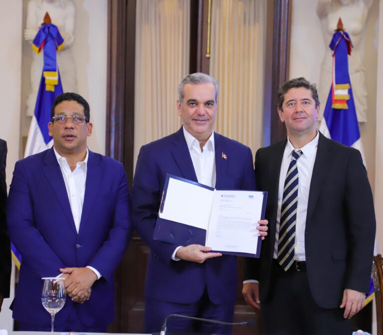 Presidente Abinader reitera compromiso en favor de fortalecer la transparencia y reducir corrupción e impunidad