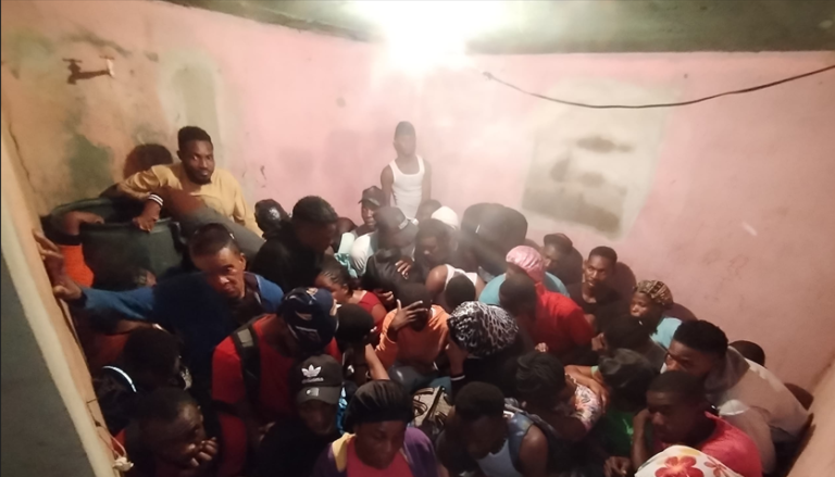 Cómo entraron a RD?, autoridades detienen 83 haitianos indocumentados en Hotel Montecristi