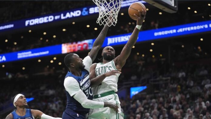 Jaylen Brown anota 29 puntos