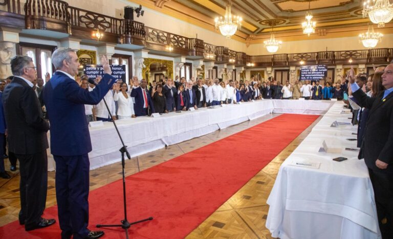 Abinader juramenta comités de apoyo a la reforma penitenciaria; reitera es fundamental en la lucha por la seguridad ciudadana