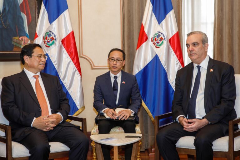 Presidente Abinader recibe al primer ministro de Vietnam, Pham Minh Chinh, en visita oficial