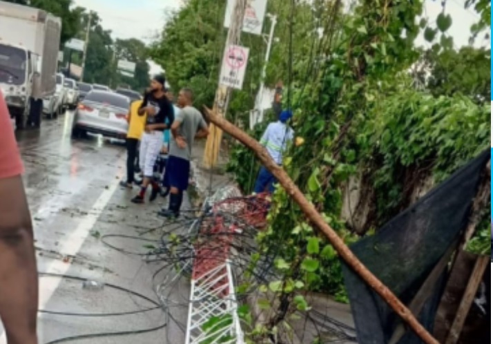 Lluvias y vientos causan destrucción en distrito municipal El Ranchito, de La Vega