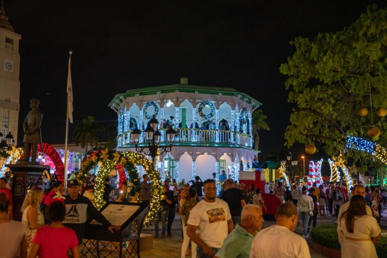 Roberto Ángel inicia programa «Parques de Navidad» en Puerto Plata