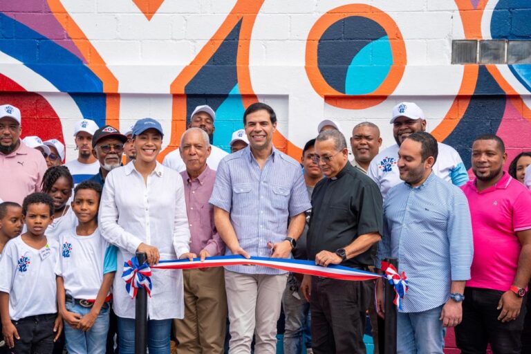 Video- Roberto Ángel y Propeep lanzan el programa de transformación cultural, “Arte en La 42”