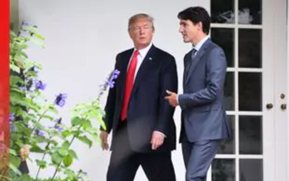 Primer ministro de Canadá se reúne con Trump en Florida tras amenaza de aranceles