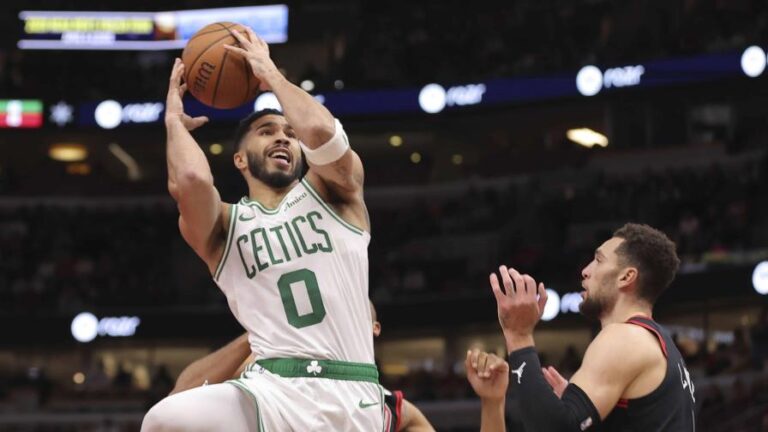 Tatum anota 35 puntos, Pritchard suma 29 y Celtics derrotan 138-129 a Bulls