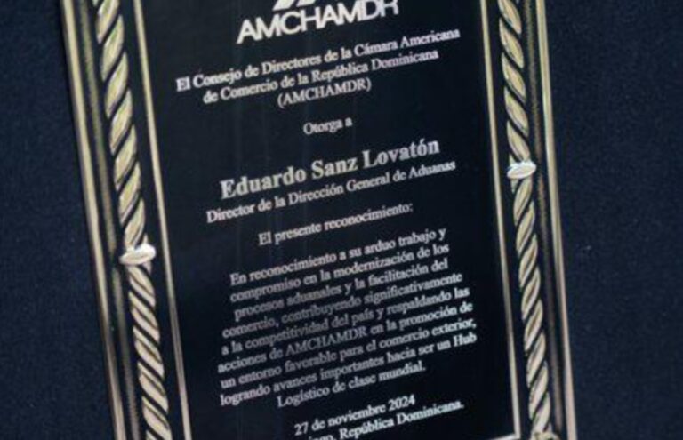 AMCHAMDR reconoce labor Eduardo Sanz Lovaton al frente de DGA Destacan los avances logrados para lograr convertimos en un Hub Logístico