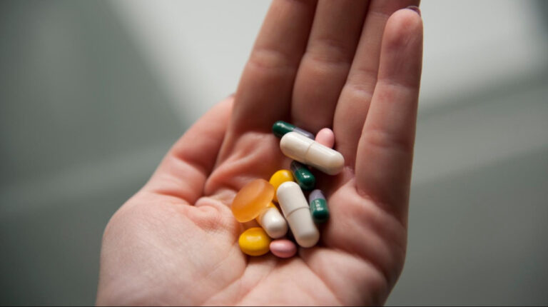 Video- Gobierno niega retraso entrega medicamentos alto costo, dice casi ha triplicado recursos invertidos