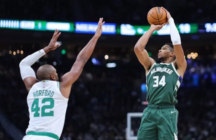 Ni los 43 puntos de Giannis resucitan a los Bucks