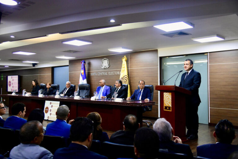 Román Jáquez dice logró rescatar confianza y transparencia de la sociedad a la JCE