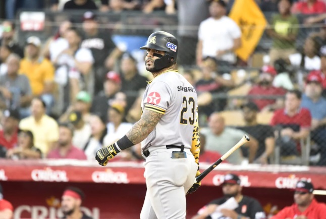 Con 15 hits, incluyendo 4 cuadrangulares, las Águilas derrotan a los Leones