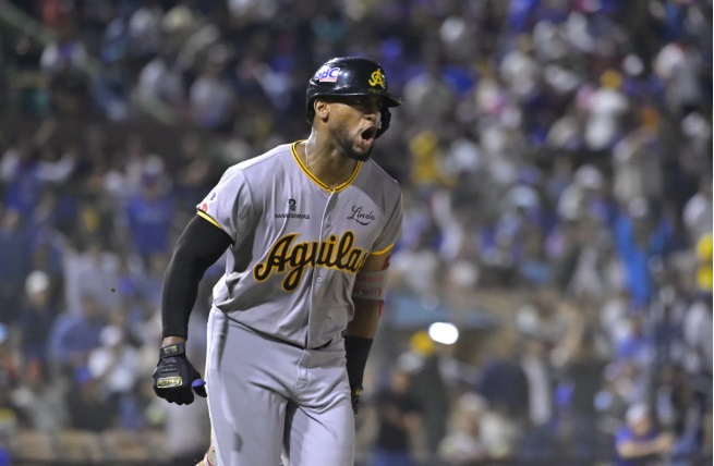 Águilas vencen a Tigres y se quedan solas en tercer lugar