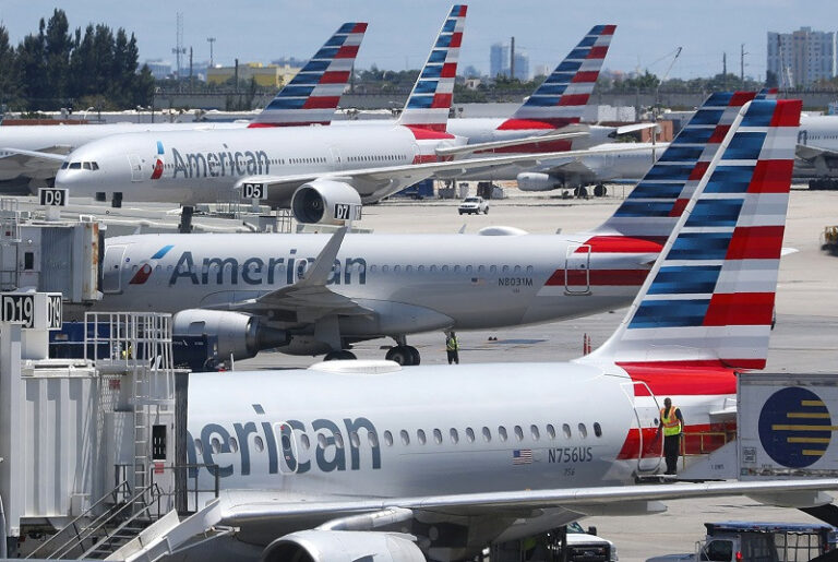 Aerolínea American Airlines suspende todos sus vuelos dentro de Estados Unidos «por un problema técnico»