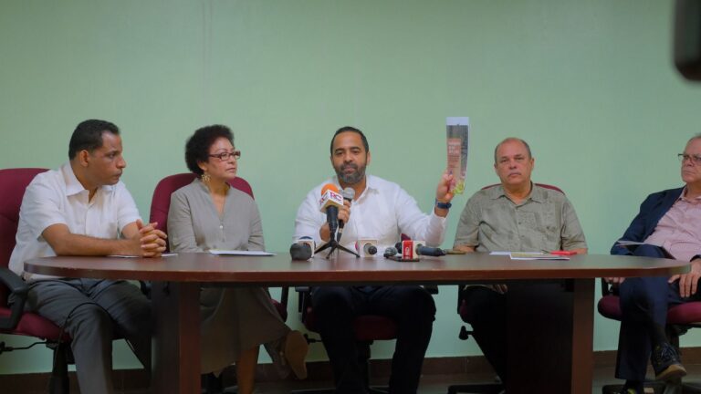 Intermediación de AFP y ARS representan una alta carga social en base a negar coberturas