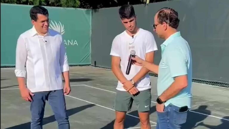 Carlos Alcaraz imparte clínica de tenis en el Grupo Puntacana