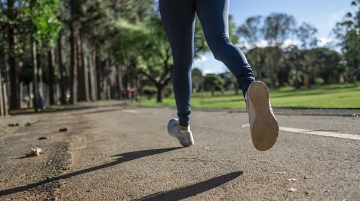 Estudio revela que tres minutos de ejercicio reducen a la mitad el riesgo cardiovascular en mujeres