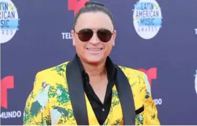 Elvis Crespo se divorcia tras 15 años de matrimonio