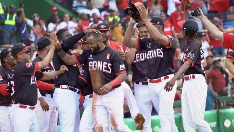 Leones del Escogido clasifican para las semifinales; derrotan a los Gigantes