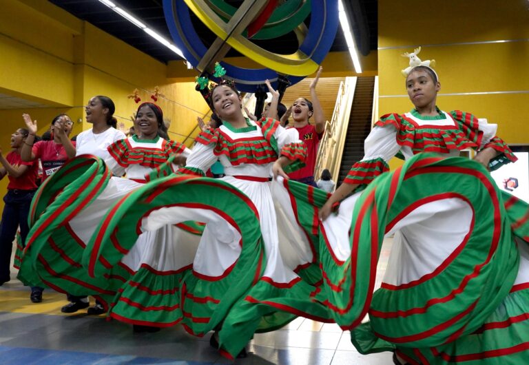 Más de 13 mil estudiantes del sector público se preparan como bachilleres técnicos en Artes